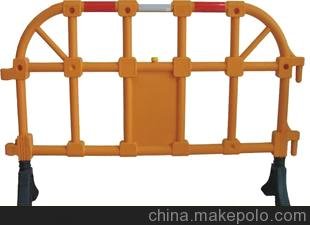 深圳塑料護(hù)欄、新款塑料鐵馬護(hù)欄，順路主產(chǎn)優(yōu)質(zhì)護(hù)欄圖片