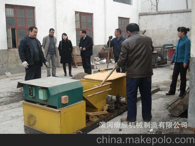供應(yīng)各種型號(hào)的檁條機(jī) 立柱機(jī)熱銷中 歡迎各界朋友咨詢圖片