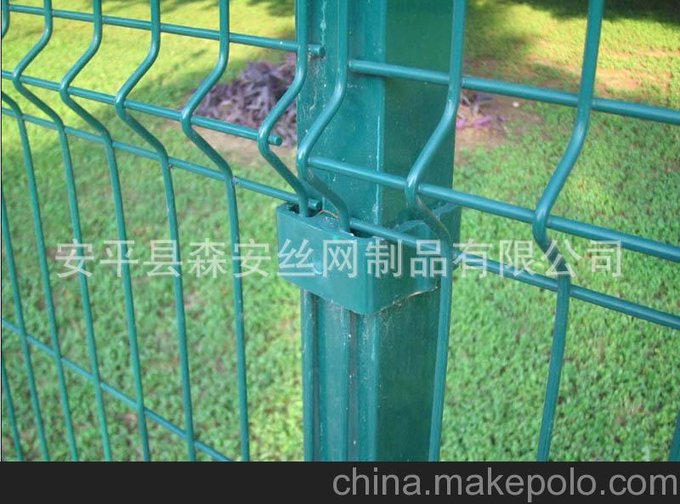 護(hù)欄網(wǎng)生產(chǎn)廠家供應(yīng)公路護(hù)欄網(wǎng)圖片